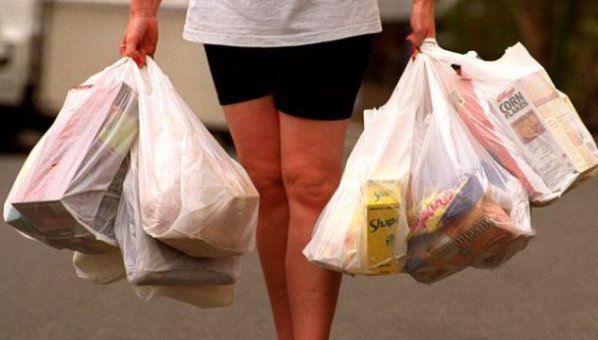 Pungile de plastic vor fi interzise în România! Amenzi între 15.000 şi 25.000 de lei