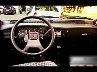 A găsit într-un garaj o Dacie 1310 nouă, fabricată în 1994. A încremenit când s-a uitat în bord