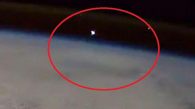 "NASA ascunde adevărul despre OZN-uri". O sferă de foc a fost filmată în timp ce cobora pe Pământ