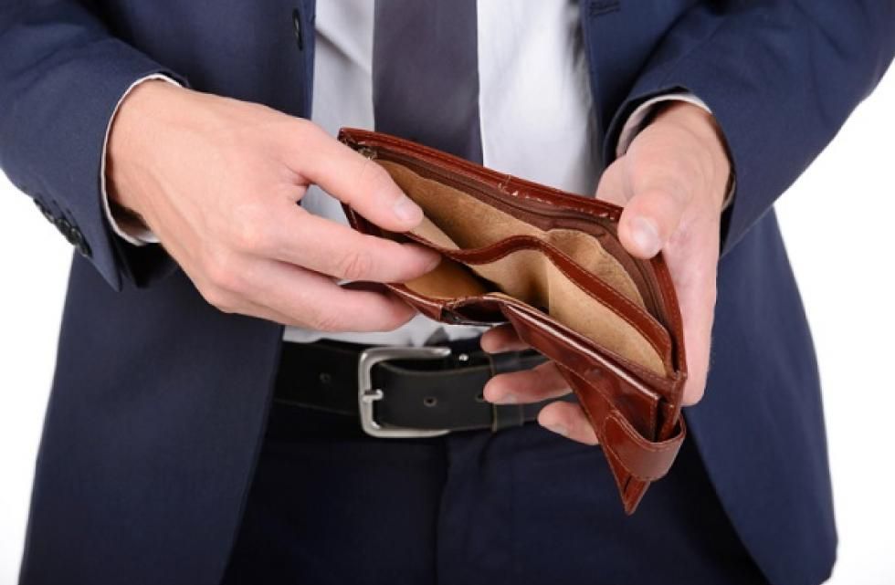 O nouă taxă explodează. S-ar putea scumpi masiv și apa îmbuteliată