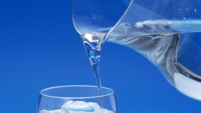 Cum se ţine corect CURA CU APĂ. Regimul complet care te ajută să slăbeşti rapid