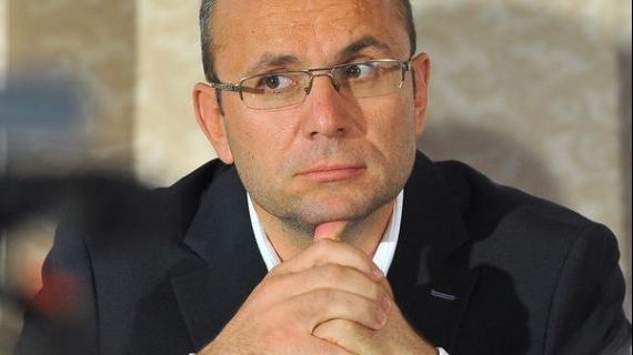 Gușă: După audierea lui Dragnea la DNA, începe războiul. Prima victimă - presa independentă