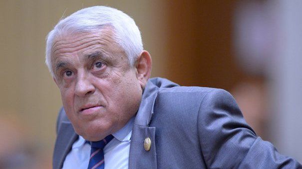 Petre Daea, întrebat dacă Tudose trebuie să plece: ”Ia uitați ce frumos ninge! Zăpadă pe culturi!”