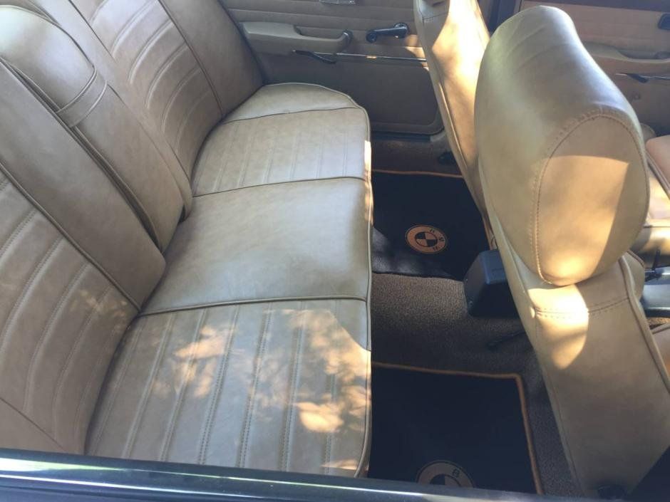 Au scos la vânzare un BMW din '77. Clienţii s-au uitat sub capotă, n-au putut crede ce văd acolo