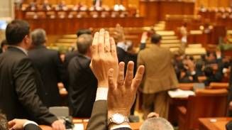 Legea pensiilor militare a trecut de Comisia de Apărare a Senatului și intră la vot