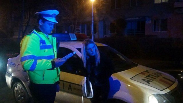 Beată criță, a lovit 5 mașini! Replica dată polițiștilor este ANTOLOGICĂ! (VIDEO)