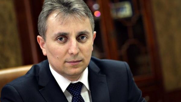 Se cere demisia lui Cuc: ”Cu recepţii făcute pe jumătate vom avea autostrăzi la Paştele Cailor!”