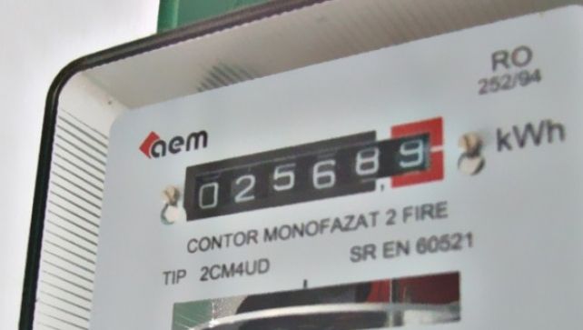 Foto arhivă. Factura de curent va fi compensată. 