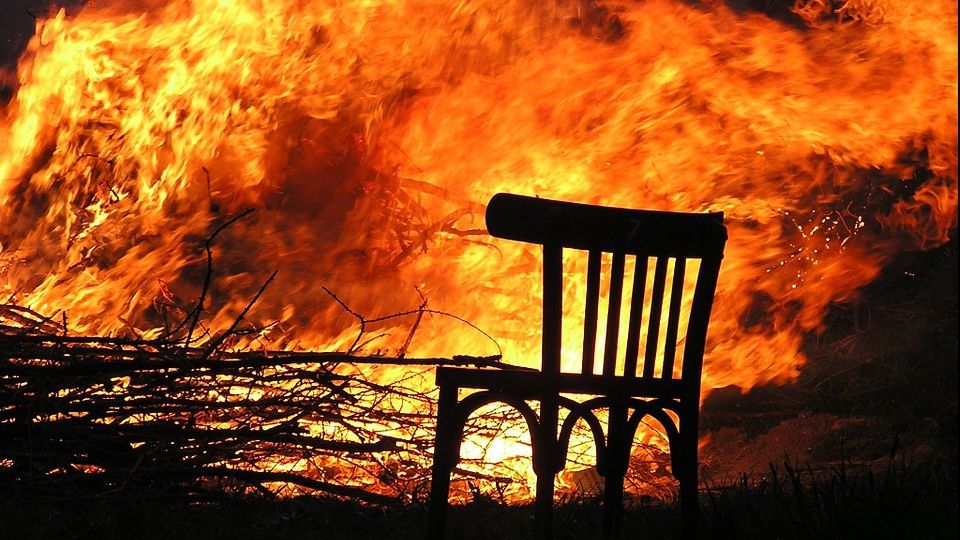 Incendiu puternic în Constanța. Pompierii au intervenit în forță