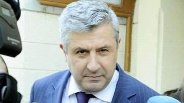 "Asasinul plătit" al legilor justiției, umor negru: "Constituția este un organism viu"  