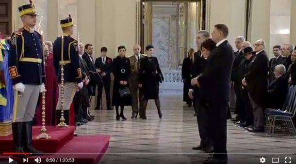 Gestul INCALIFICABIL de la funeraliile Regelui Mihai. În faţa tuturor, politicienii români...