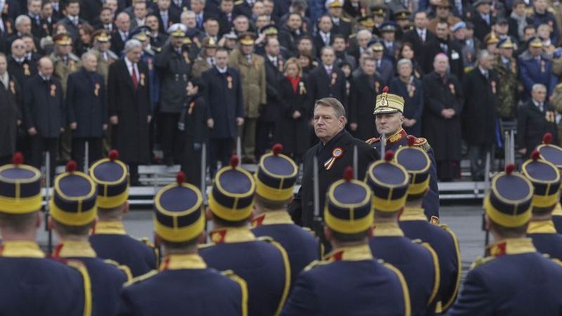 PARADĂ impresionantă de 1 DECEMBRIE la Arcul de Triumf. 15.000 de români prezenți