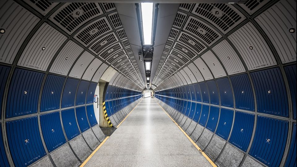 Comisia Europeană critică dur proiectul liniei de metrou Bucureşti-Otopeni