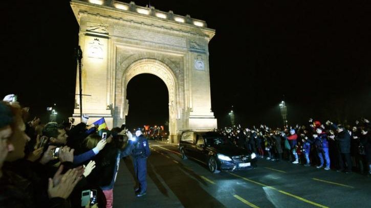 Momentul în care unui artist i-a fost rușine că e român: Lângă cortegiul funerar al Regelui Mihai...