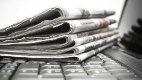 Doi celebri ziariști, dați afară de patron: "E un cadou dat PSD şi un pumn în gura presei libere"