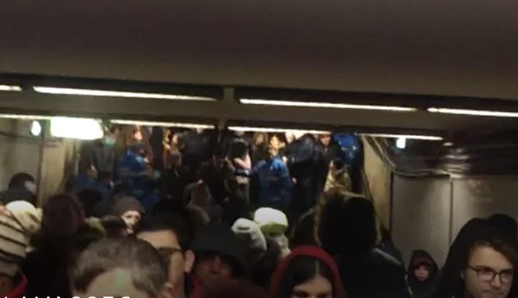 Jale la metrou! Mii de bucureșteni s-au înghesuit în stații după parada de la Arcul de Triumf VIDEO