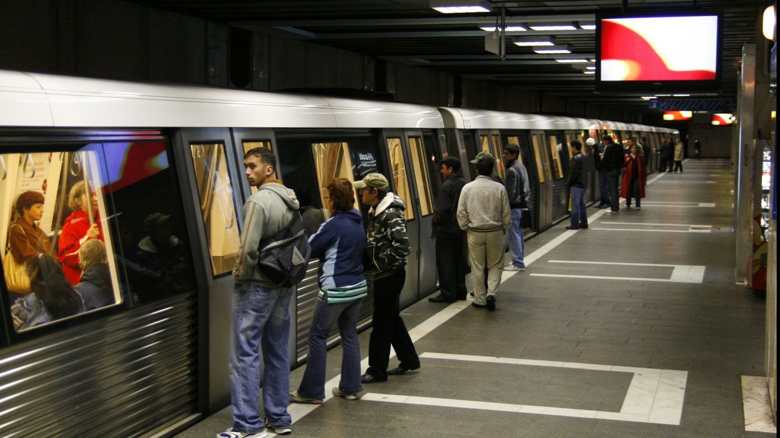 Criminala de la metrou: mesajul BIZAR din palma femeii, atunci când a fost prinsă de poliţişti