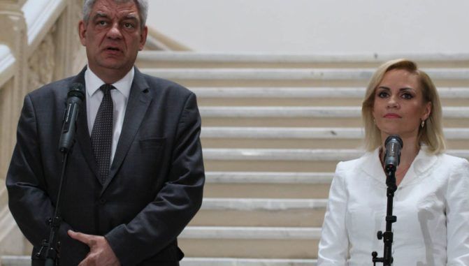 SCANDAL între Firea și Tudose pe tema Târgului de Crăciun din Piața Victoriei. Stenograme