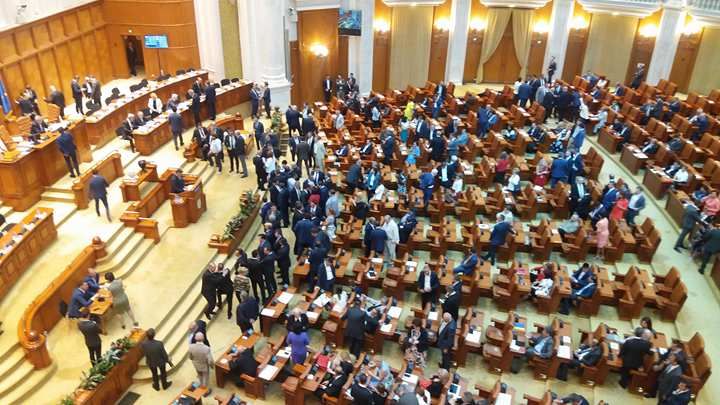 A început plenul comun pentru dezbaterea bugetului pentru 2018