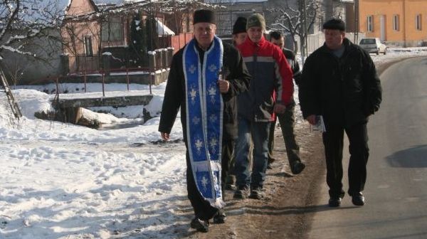 De ce umblă preotul cu icoana înaintea Crăciunului
