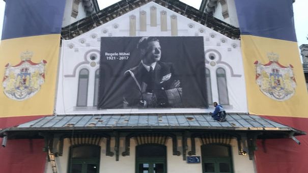 Peste 10.000 de oameni, aşteptaţi la înmormântarea Regelui Mihai de la Curtea de Argeş