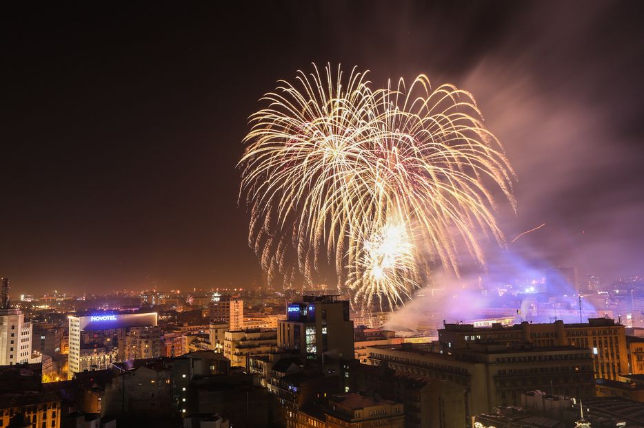 5 zodii care nu vor avea pe cine să sărute în noaptea de Revelion