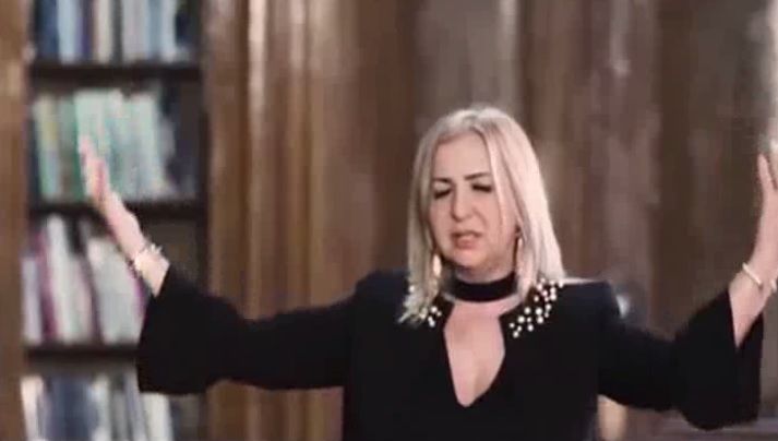 Anchetă la Universitatea de Medicină. Carmen Şerban a filmat un videoclip în biblioteca instituţiei