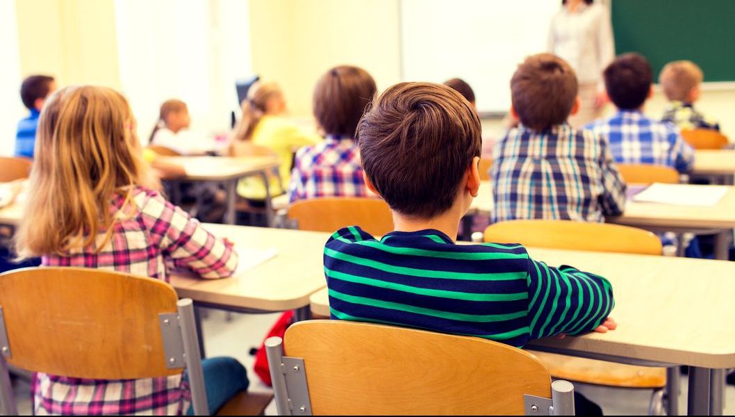 Elevii şi preşcolarii se întorc de luni la cursuri. Când este următoarea vacanță