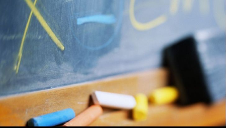 Elev de clasa a opta, din Teleorman, REŢINUT după ce şi-a agresat profesoara