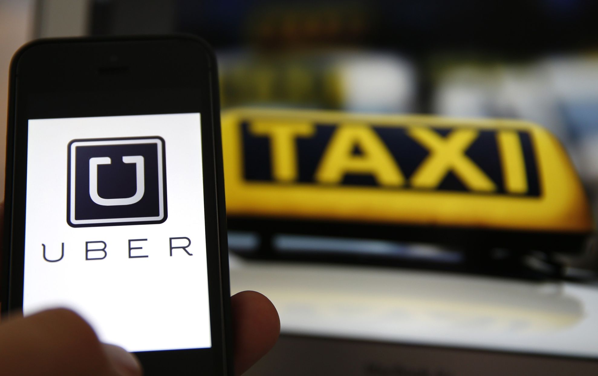 Uniunea Europeană: Uber este serviciu de transport, se supune legilor din ţările UE 