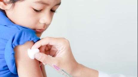 ŢARA în stare de ŞOC: 800.000 de copii au primit un "VACCIN GREŞIT". Ce riscă