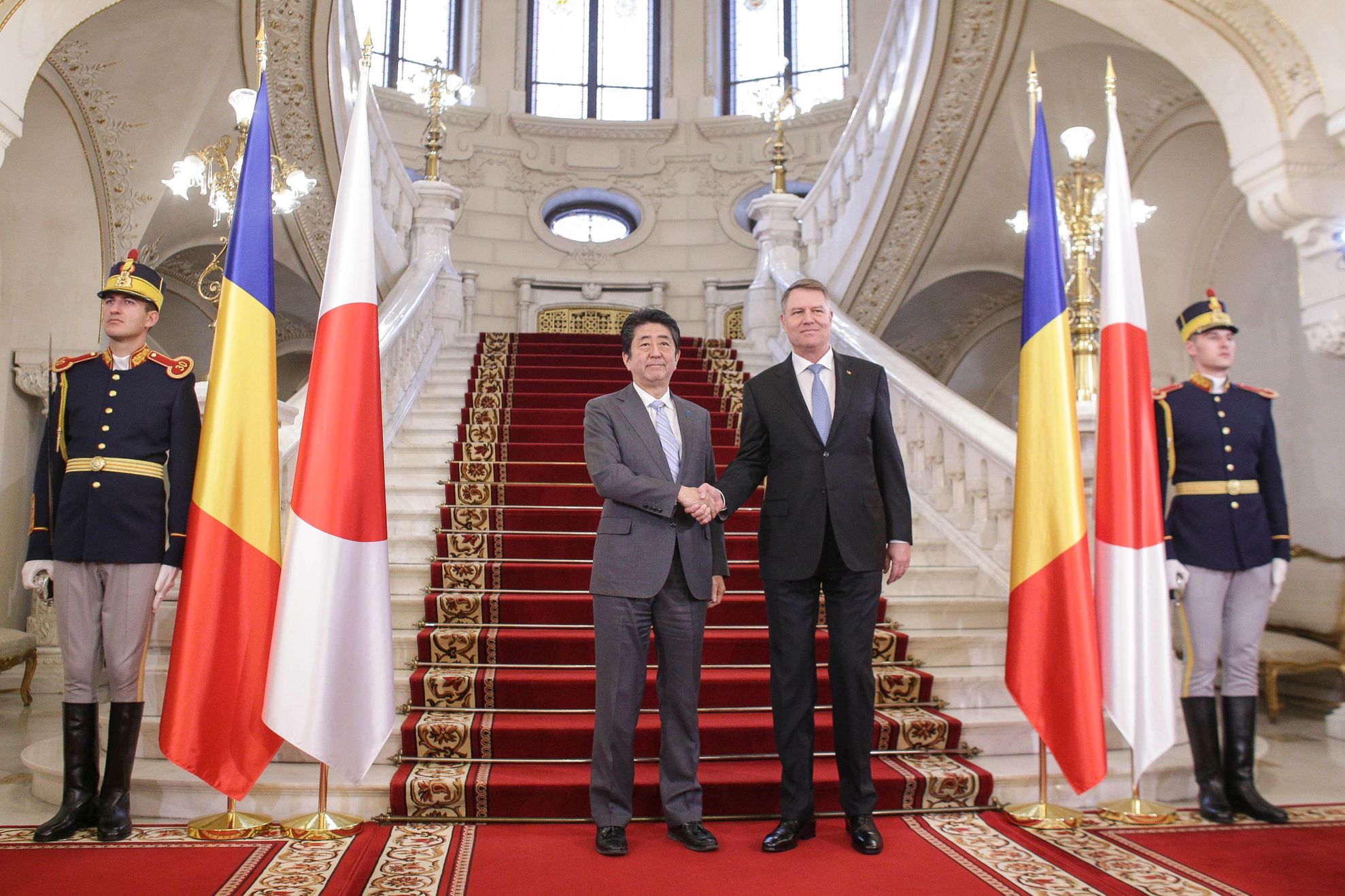Iohannis, după discuțiile cu premierului Japoniei: Am discutat despre un parteneriat strategic 