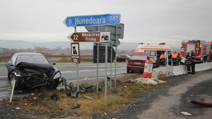 Accident violent pe drumul ce duce spre mănăstirea lui Arsenie Boca (VIDEO)