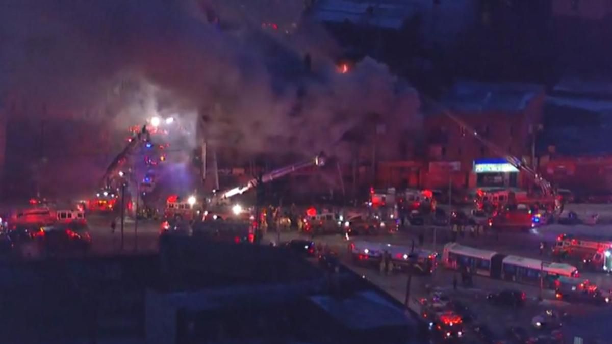 TEROARE ÎN BRONX: Un nou incendiu într-un bloc (VIDEO)
