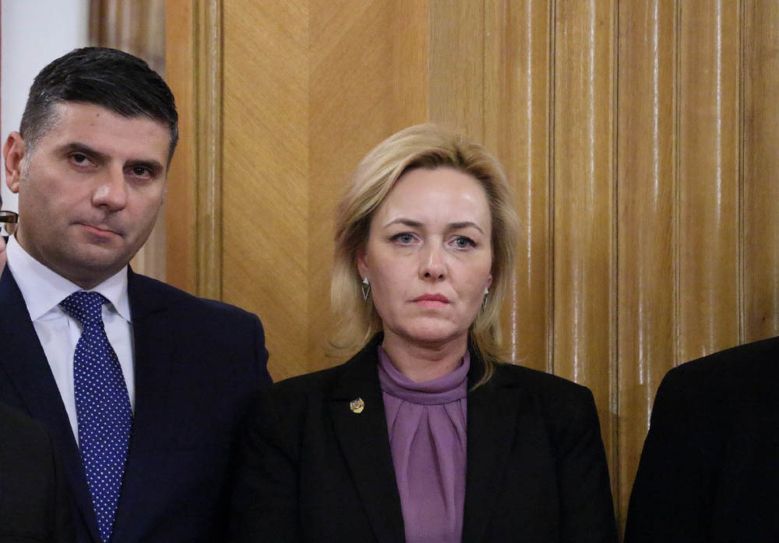 Carmen Dan, discuţie cu Mihai Tudose, după şedinţa de Guvern