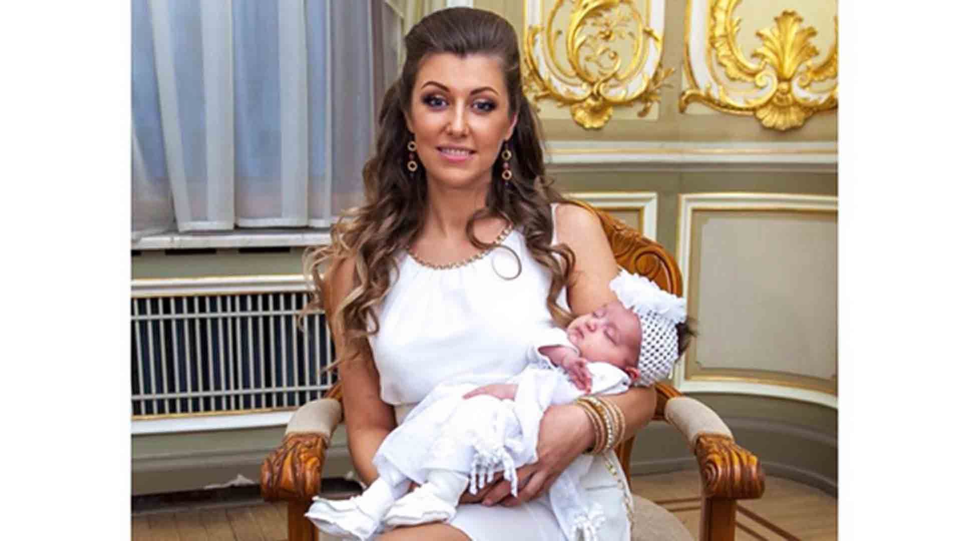 Câştigă toate CONCURSURILE de MISS la care participă - cum arată "cea mai sexy bunică" din lume