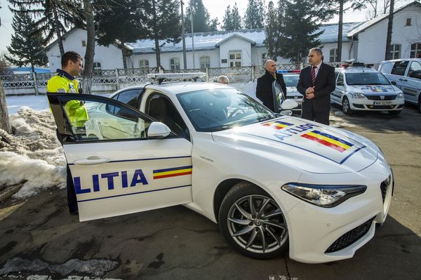 Un Alfa Romeo Giulia al Poliţiei Române, scos la vânzare: ”O decolantăm sau o cumpăraţi aşa?”