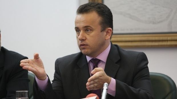 Liviu Pop vrea să dubleze locurile pentru medicina militară în universităţile din Bucureşti şi Mureş