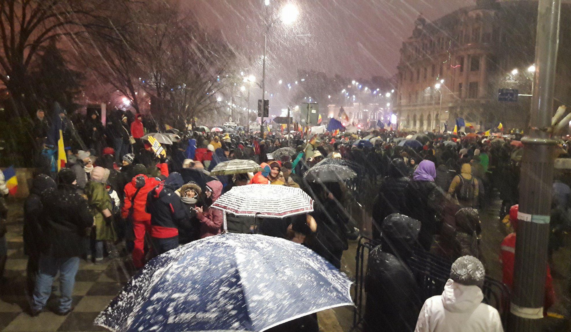 MARŞUL SPERANŢEI. 50.000 de oameni au protestat în Capitală.Incidente între manifestanţi şi jandarmi