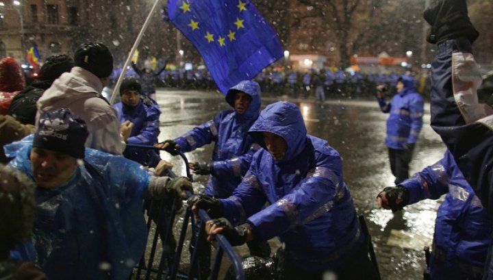Jandarmii, VIOLENŢĂ EXTREMĂ la protestul de sâmbătă. Conducerea a deschis o anchetă
