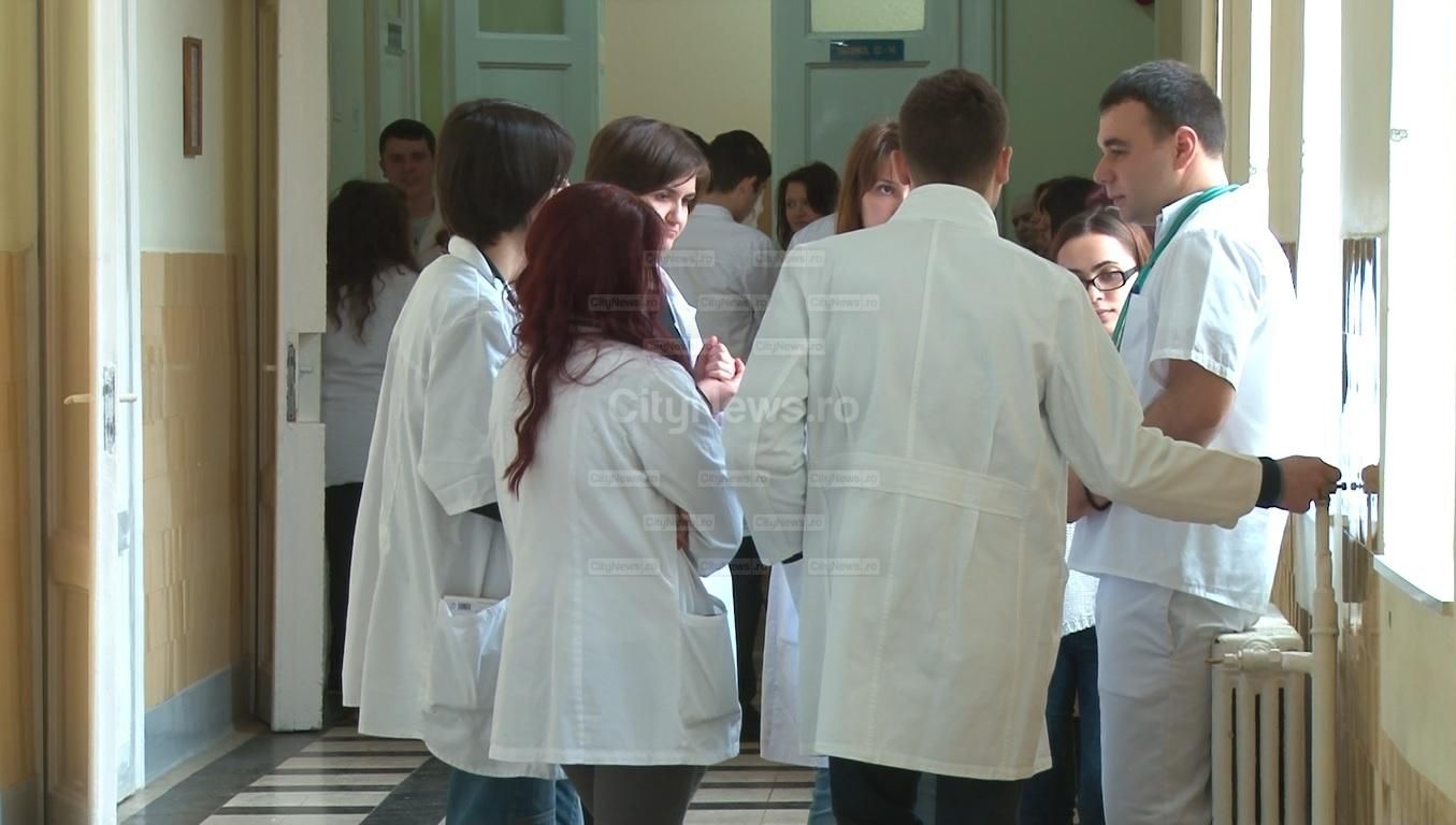 Anunţ de ULTIMĂ ORĂ pentru rezidenţii cărora nu li s-au dat diplomele