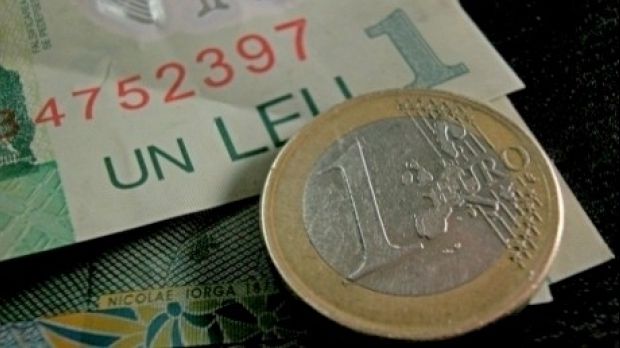Leul a fost afectat de situația politică și economică a României