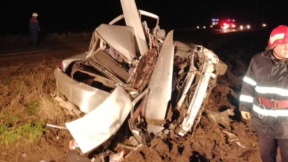 Accident groaznic în Ialomiţa: A murit după ce a intrat cu mașina într-un stâlp de electricitate