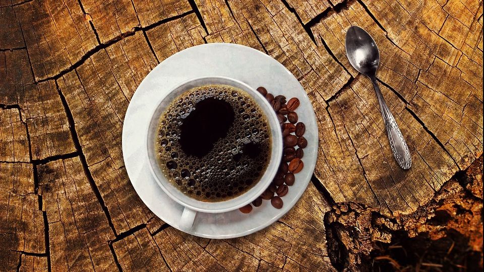 De ce ar trebui să pui apă tonică în cafea