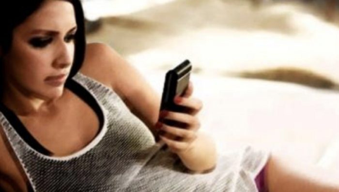 Înainte de a pleca în delegație, soția a ascuns furculițele sub plapumă. Apoi, a primit un telefon