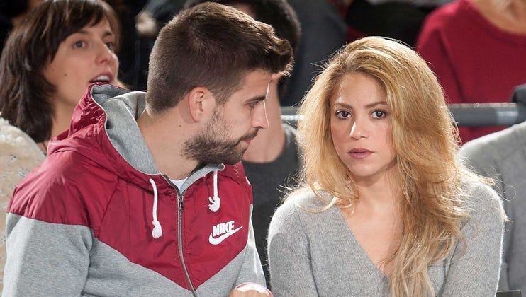 Shakira şi Pique, starul Barcelonei, relaţie cu năbădăi. Soţia lui Messi a spus totul