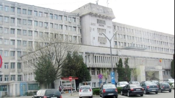 Poveste ca-n filme, în Argeş: o femeie care nu ştia că e însărcinată a născut în toaleta spitalului