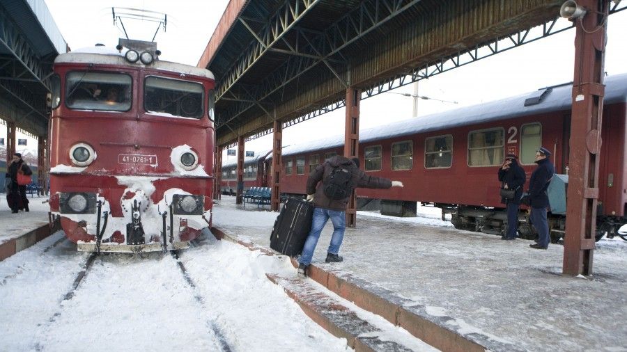 CFR: Mai multe trenuri, anulate din cauza fenomenului de chiciură de la nivelul firelor de contact