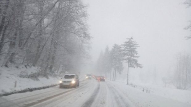 Accident cumplit pe DN 1 cu șapte mașini și o ambulanță. Trafic blocat pe Valea Prahovei
