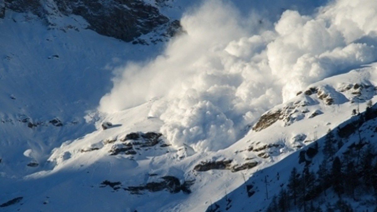 Salvamontiştii atenţionează - risc ridicat de avalanşă în munţi